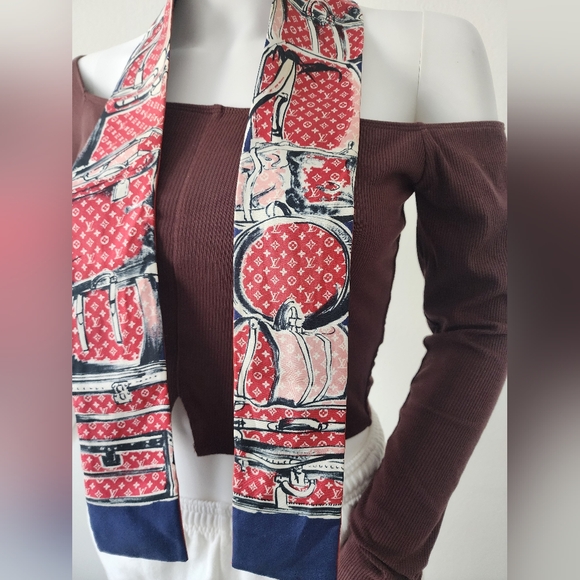 Auth Louis Vuitton Silk Red/Blue Bandana - Picture 8 of 9